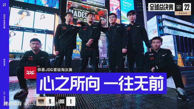 电影中的故事深深地打动了观众：“《八角笼中》超级好看，赚了我不少眼泪，入股不亏”，“好到无话可说，王宝强导演的功力大增，故事的完成度，节奏、情感的铺垫和矛盾冲突都恰到好处，交替沉浸在感动和热血之中